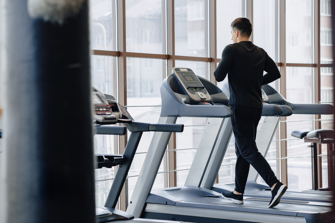 Guy on the treadmill in Sydney gym